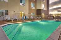 Swimming Pool Towneplace Suites by Marriott Clovis