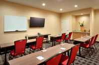 Functional Hall Towneplace Suites by Marriott Clovis