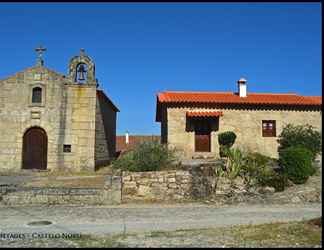 Exterior 2 Castelo Cottages