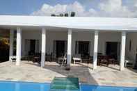 Swimming Pool Villa Cymopoleia