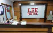 Lobby 2 Lee Hotel