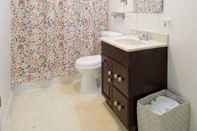 Toilet Kamar Hidden Greenlake Gem -- Central Location