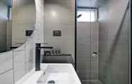 In-room Bathroom 2 CBD Motor Inn