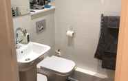 In-room Bathroom 5 Wembley 2 Bedroom Apartment