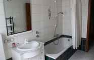 Toilet Kamar 6 Hotel B&S