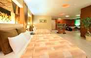 Bedroom 3 Holland Hill Motel