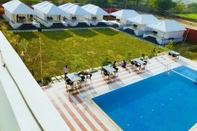 Kolam Renang Dreams Resort Udaipur