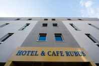 Bangunan Hotel & Cafe Rubus