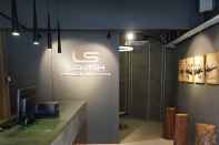 Lobi Q Capsule Hotel