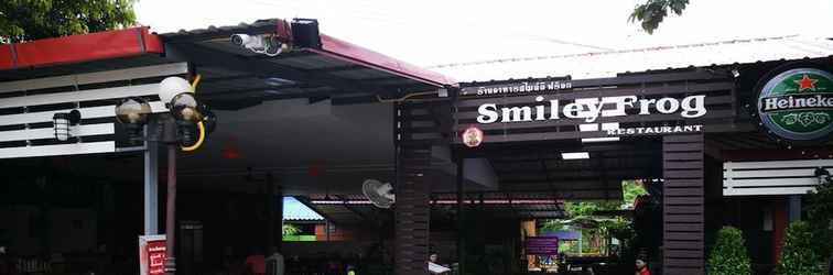 ภายนอกอาคาร Smiley Frog