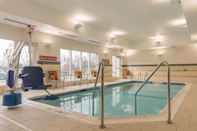 Swimming Pool TownePlace Suites by Marriott Syracuse Liverpool