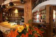 Bar, Cafe and Lounge Albergo Centrale Forni