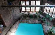 Kolam Renang 2 Pride Rock Accommodation