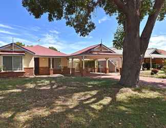 Exterior 2 Redcliff Home Close to City & Airport