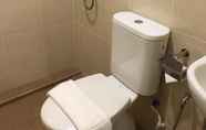 Toilet Kamar 6 Comuna Residence 1