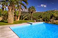 Swimming Pool Château Haut Gléon