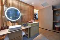 In-room Bathroom Luoyang Mehood Lestie Hotel Sport Center