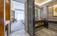 In-room Bathroom 5 Jinling Grand Hotel Nanchang