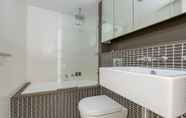 Toilet Kamar 4 Executive 2 Bedroom Wollongong Apartment