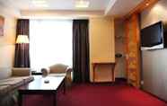 Bedroom 5 Lifu Hotel - Huang Pu Road Run Du