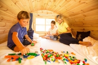 Common Space LEGOLAND Wilderness Barrels & Cabins