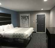 Bedroom 2 Rodeway Inn South