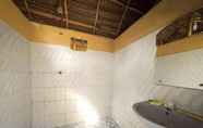 In-room Bathroom 2 De Silva Windresort Kalpitiya