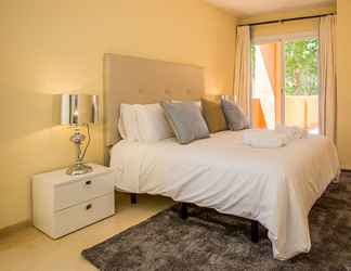 Bedroom 2 Luxurious and Spacious, 3 bedroom apartment ZA16