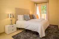 Bedroom Luxurious and Spacious, 3 bedroom apartment ZA16