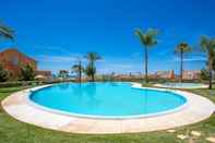 Swimming Pool Luxurious and Spacious, 3 bedroom apartment ZA16