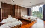 Kamar Tidur 5 Deluxe Villa in Mingyue Mountain and Stream
