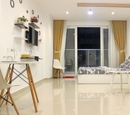 Phòng ngủ 3 Le Hieu Apartment at Sky Center