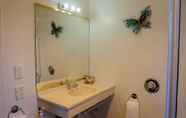 In-room Bathroom 3 Colonial Motel Twizel