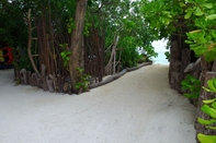 Exterior Jerrys Dive Lodge