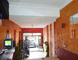 Lobby 2 City Hostel