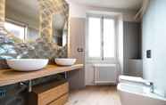 In-room Bathroom 5 Villa Riviera Resort