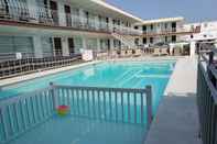 Swimming Pool Ivan Hoe Motel