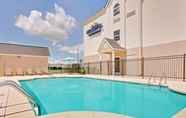 Swimming Pool 3 Microtel Inn & Suites by Wyndham Perry