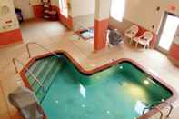 Swimming Pool Grandstay Residential Suites Hotel - Sheboygan