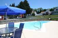 Swimming Pool Blue Spruce Motel & Townhouses