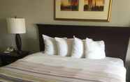 Bedroom 6 Country Inn & Suites by Radisson, Sumter, SC