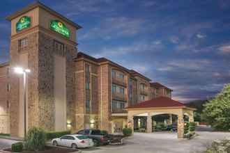 Bangunan 4 La Quinta Inn & Suites by Wyndham Dallas South-DeSoto