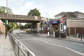 Exterior 4 Ramada by Wyndham Hounslow - Heathrow East