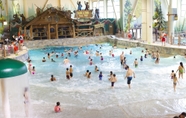 Swimming Pool 2 Great Wolf Lodge Grand Mound