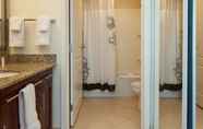 Toilet Kamar 5 Residence Inn Providence Coventry