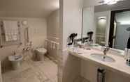 In-room Bathroom 3 Ruzzini Palace Hotel