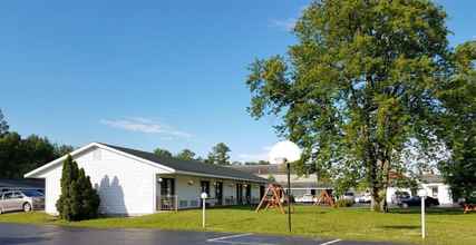 Exterior 4 Mackinaw Budget Inn