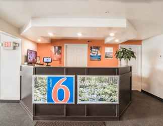 Lobby 2 Motel 6 Idaho Falls, ID - Snake River