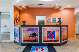 Lobby 4 Motel 6 Canton, GA