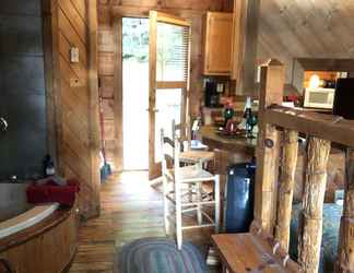 Lobi 2 Smokies Bed and Breakfast